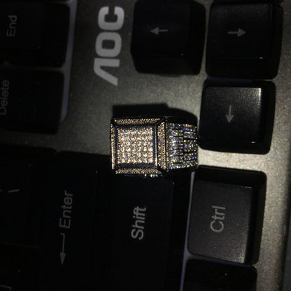 Anillo de pareja con incrustaciones de diamantes cuadrados estilo hip-hop