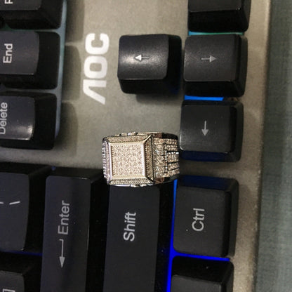 Anillo de pareja con incrustaciones de diamantes cuadrados estilo hip-hop
